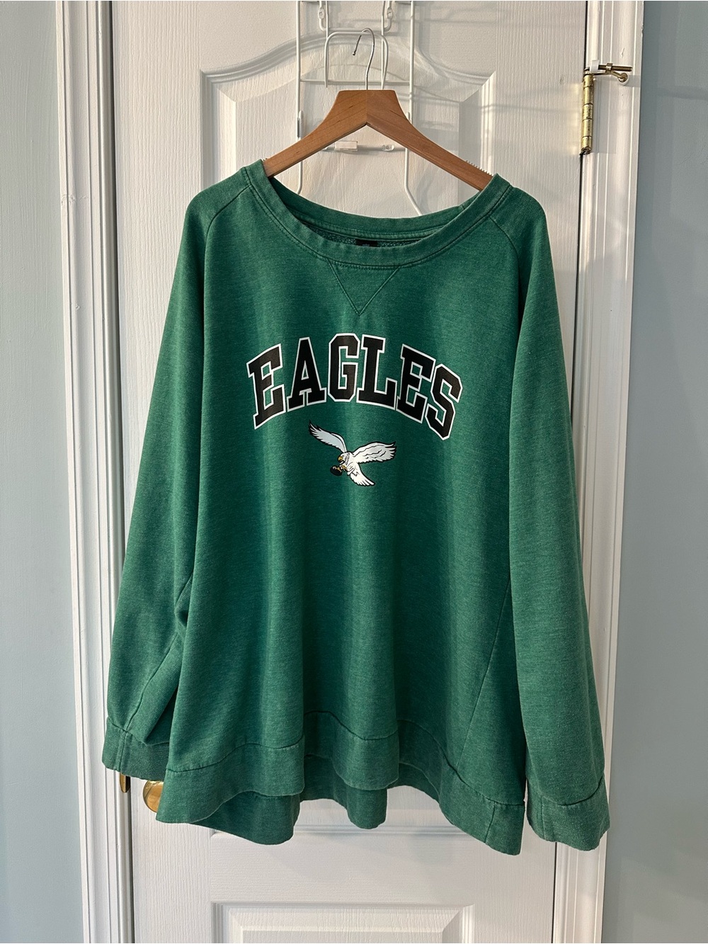 Philadelphia Eagles Graphic Green Women's Sweatshirt 🦅